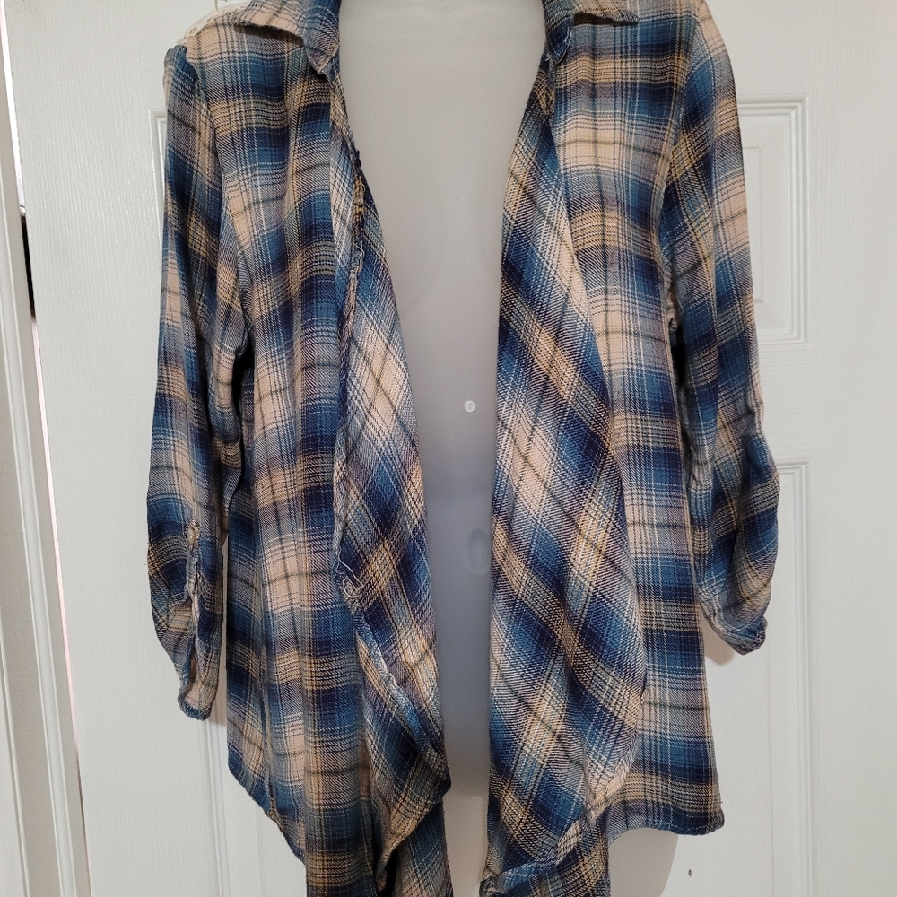 Open front collared cardigan.